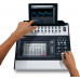 QSC TouchMix-30 - Mezclador digital compacto 